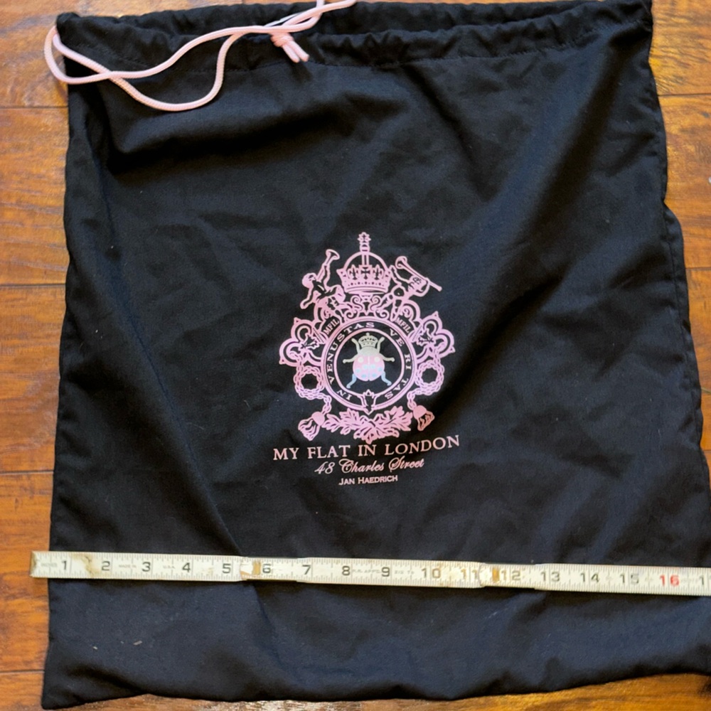 My flats in London duster protector - Picture 3 of 4